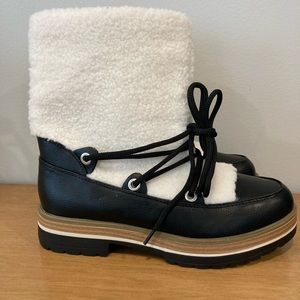 Like New Women’s Esprit Cream & Black Boots Size 8 Excellent! Warm! Stylish!